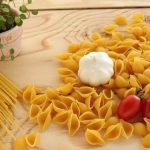 にんにくがたっぷり入ったパスタのアレンジレシピを元板前が解説