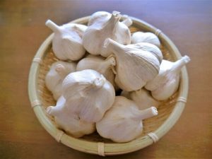 にんにくの燻製の作り方と美味しく食べれる簡単レシピを紹介します！