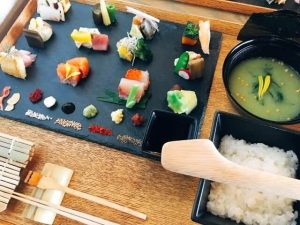 【泣くほど辛い？】わさびを寿司用語で言うと？使い方や歴史も解説