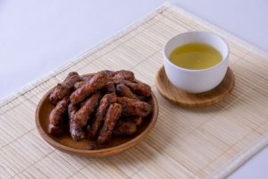 「黒糖かりんとう」の魅力を紹介！人気のお取り寄せや手作りレシピも