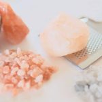 岩塩の美味しい使い方って？普通の塩との違いや料理のレシピも