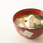 味噌汁にあう豆腐の種類は絹ごし豆腐？木綿豆腐？選び方を解説