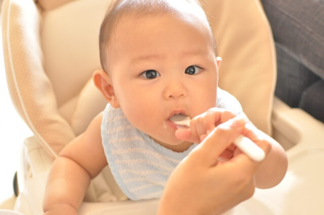 離乳食に味噌汁は使ってｏｋ 時期や作り方 飲ませ方等も詳しく解説