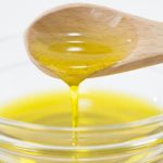 「飲むオリーブオイル」の効果とは？飲み方や選び方のポイントを解説