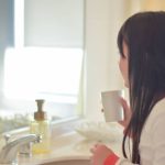 オトナ女子に人気の「ごま油うがい」｜白髪予防にもなるって本当？