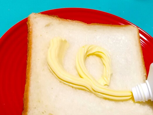【超便利】チューブのバターの使いこなし術！固形バターとの違いは？