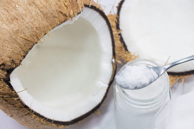 ココナッツオイルの健康効果を検証！身体にいいって本当なの？！