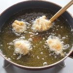 基本的なサラダ油の捨て方！賞味期限切れや未使用の油処理や保存方法