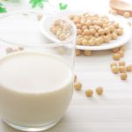 豆乳でカルシウムは摂れる？牛乳と比較、吸収率アップのコツも！