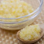 「レモン塩麹」は万能調味料！作り方やおすすめレシピで上手に活用♪