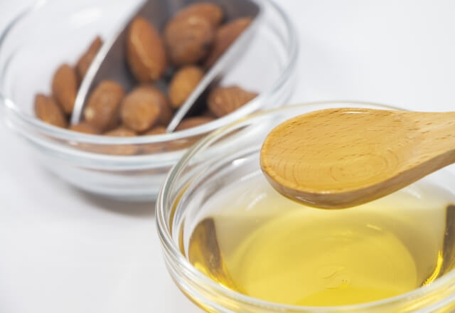 ピーナッツオイルは健康に効果があるって本当？特徴や使い方を解説！