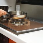 フライパンでアルコールを飛ばす